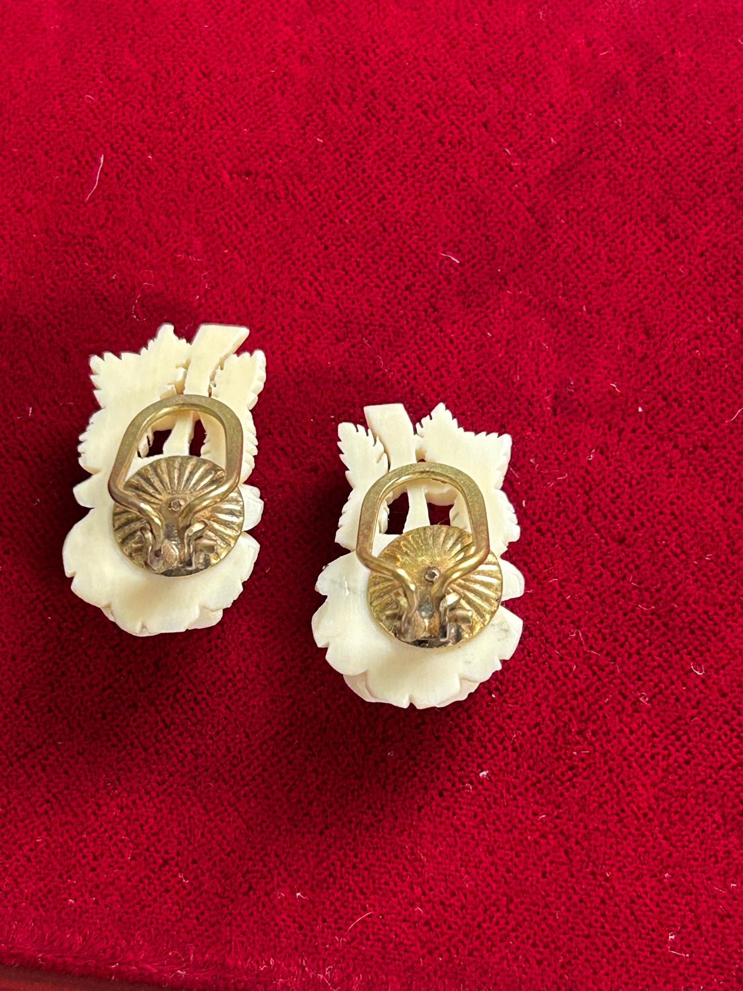 Vintage Hand Carved Rose Brooch Clip Earrings Set Floral Demi Parure
